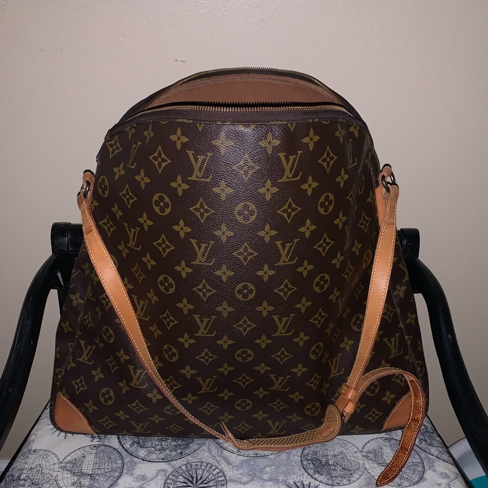 Beautiful & near perfect condition 
LV canvas Ballad Bag